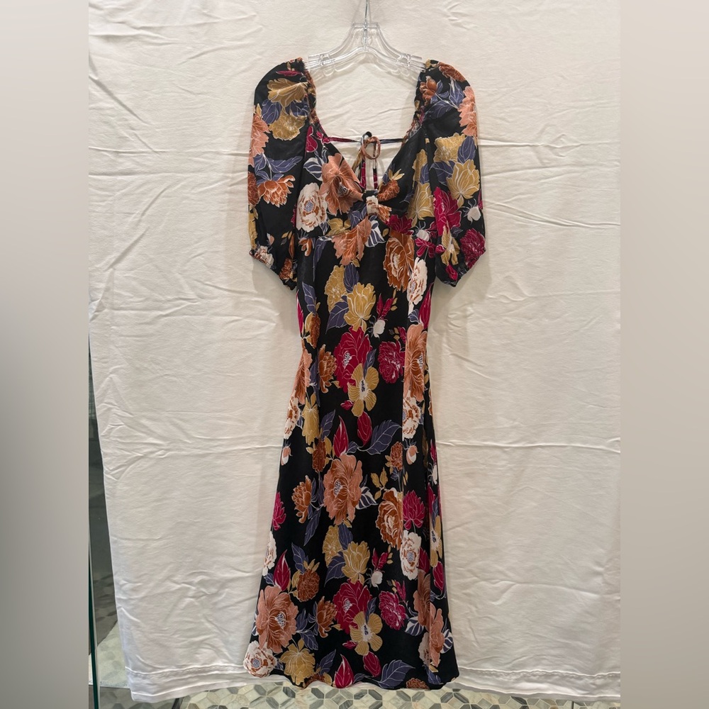 Chic Floral Midi Dress in Black and Multicolor